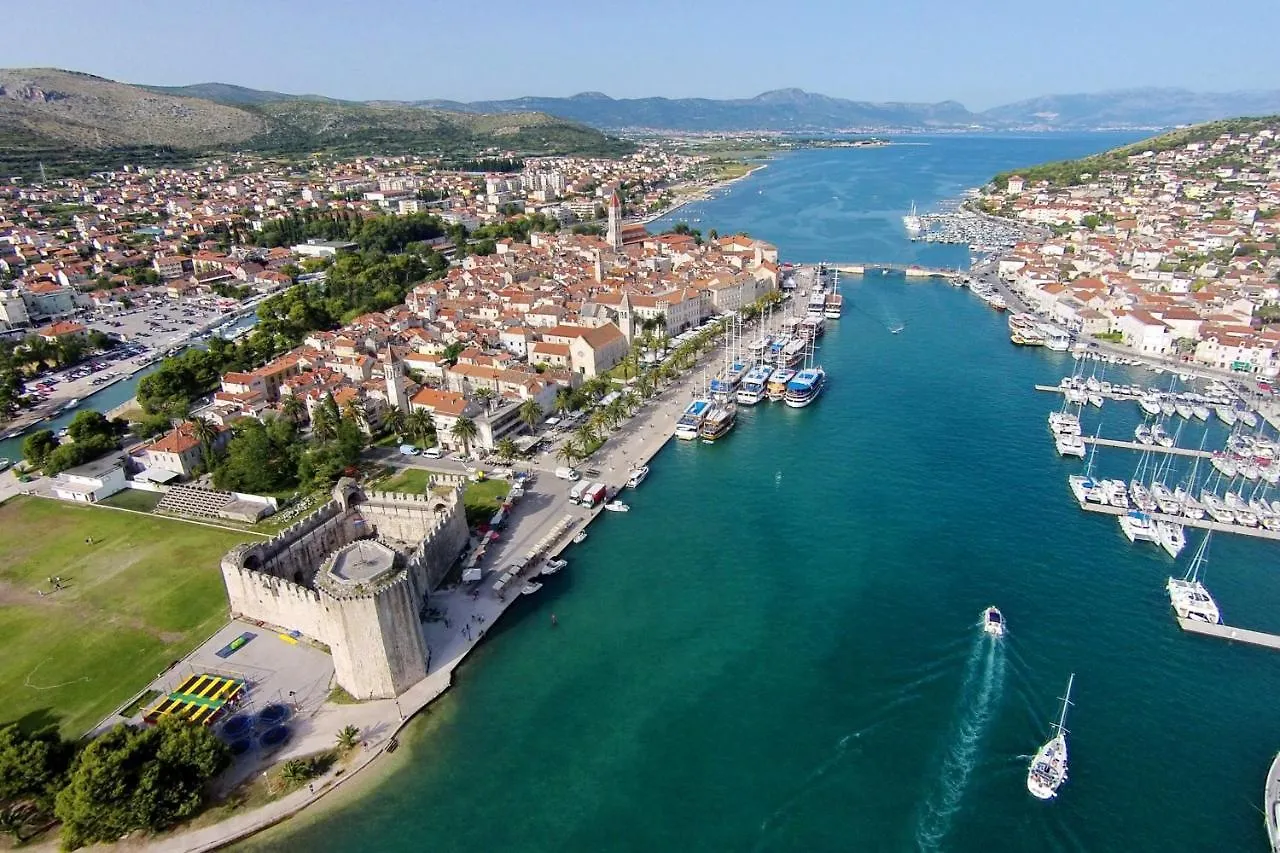 Apartments By The Sea Trogir - 11895 Horvátország